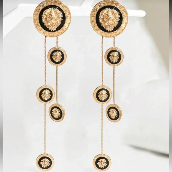 Elegant Gold Lion Tassel Drop Earrings - Picture 4 of 5